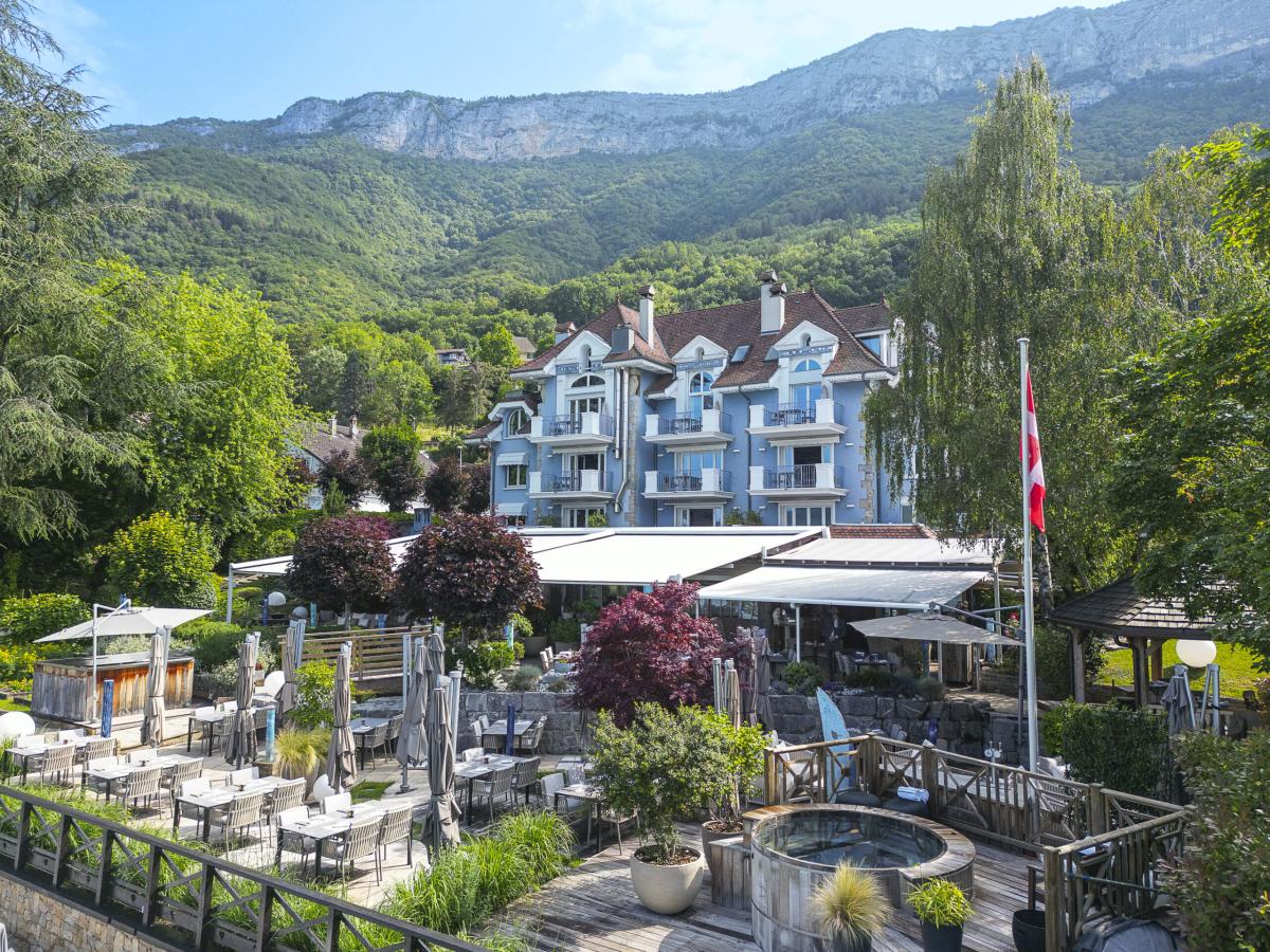 Hôtel et Restaurant La Maison Bleue, how it began