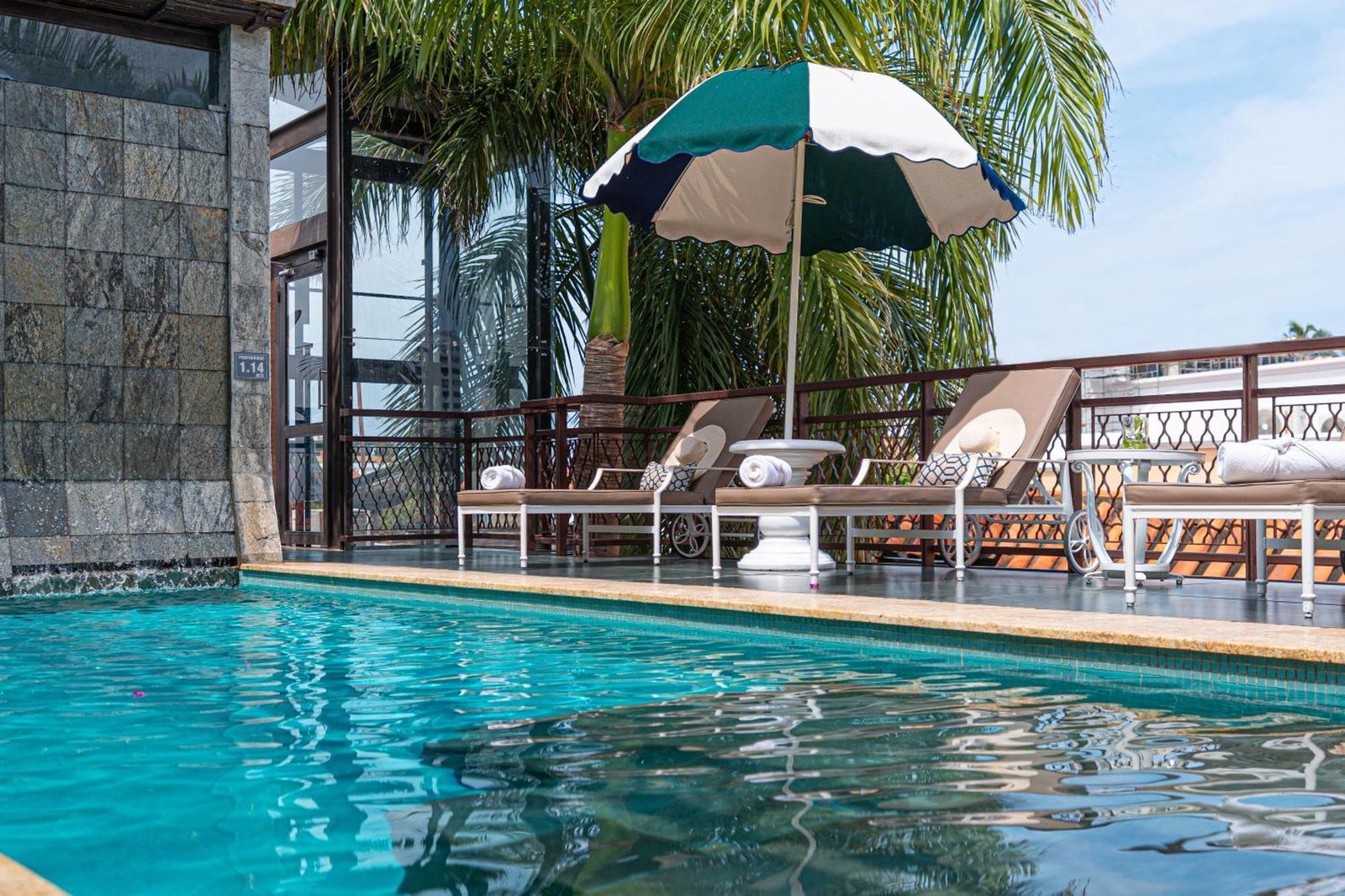 Hotel Capellan de Getsemani, the pool