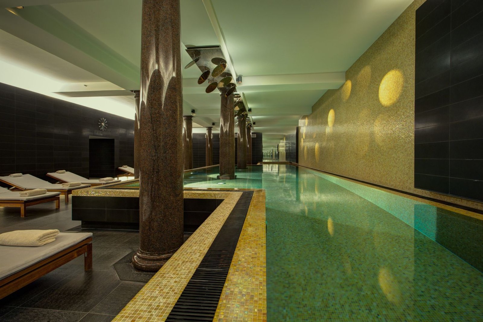 Hotel de Rome — vibe