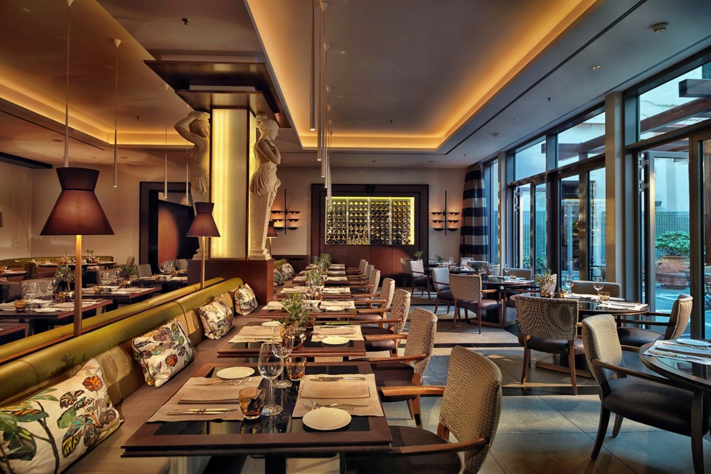 Hotel de Rome, at the table