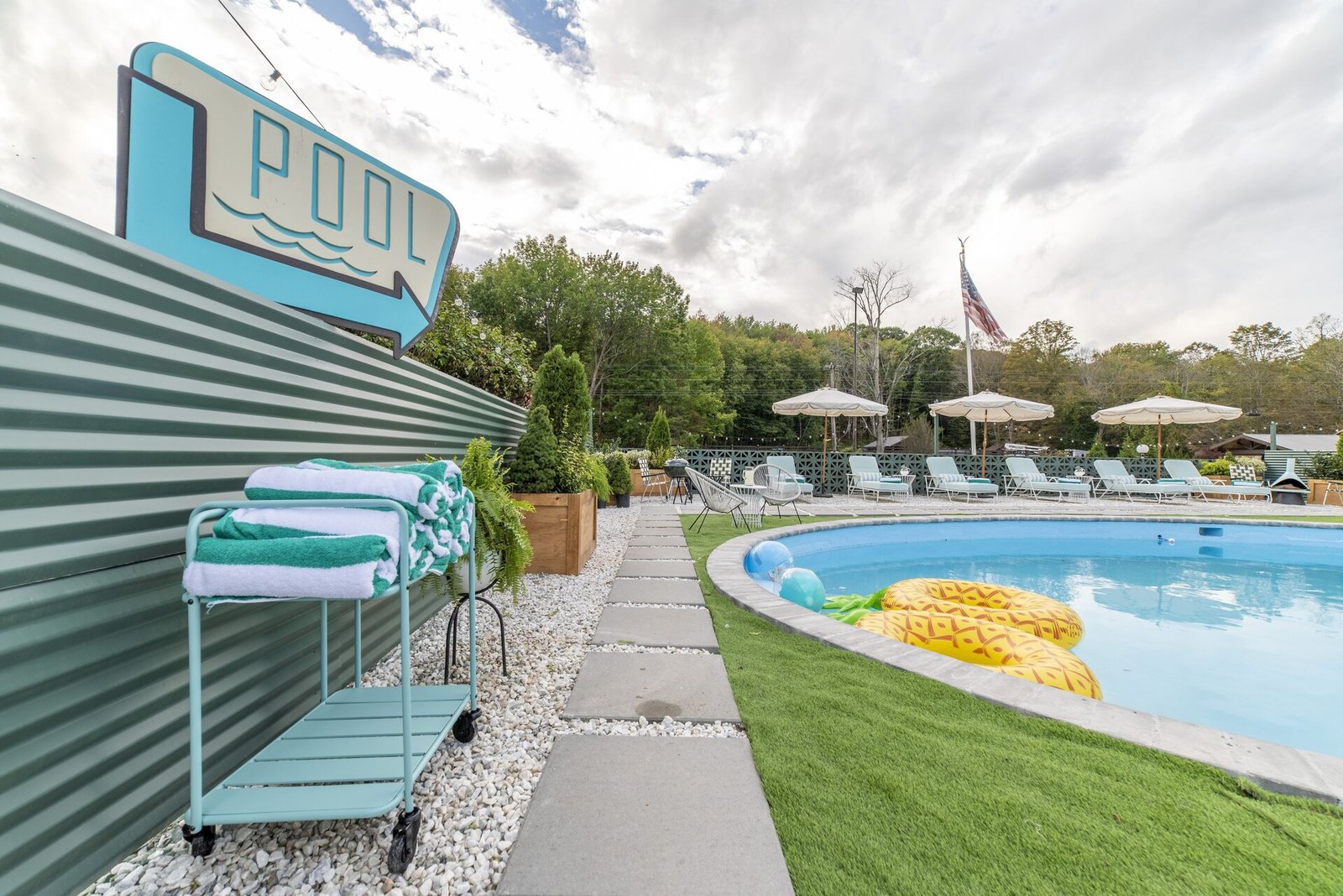The Springs Motel, the pool