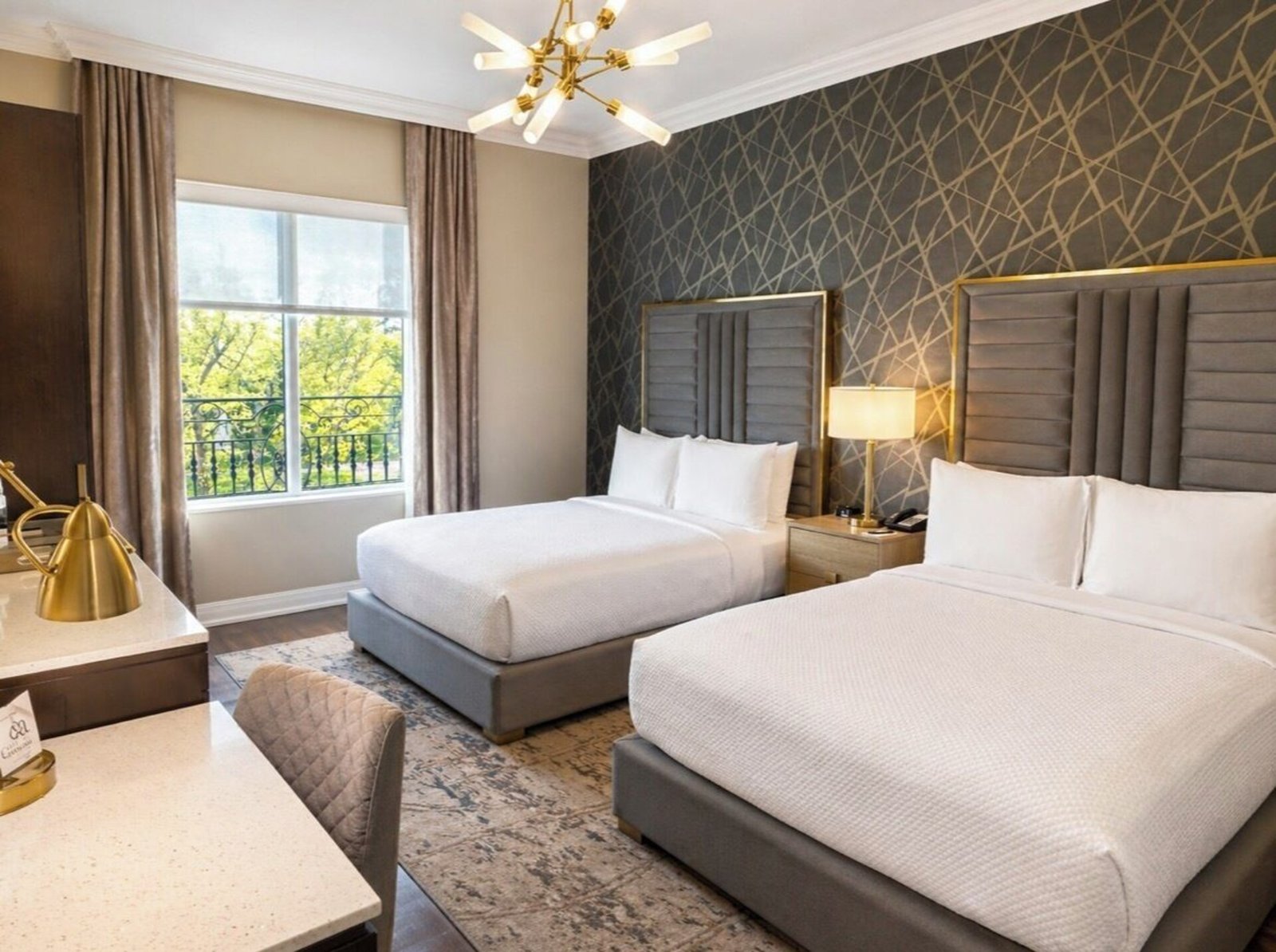 Chateau Grande Hotel, rooms