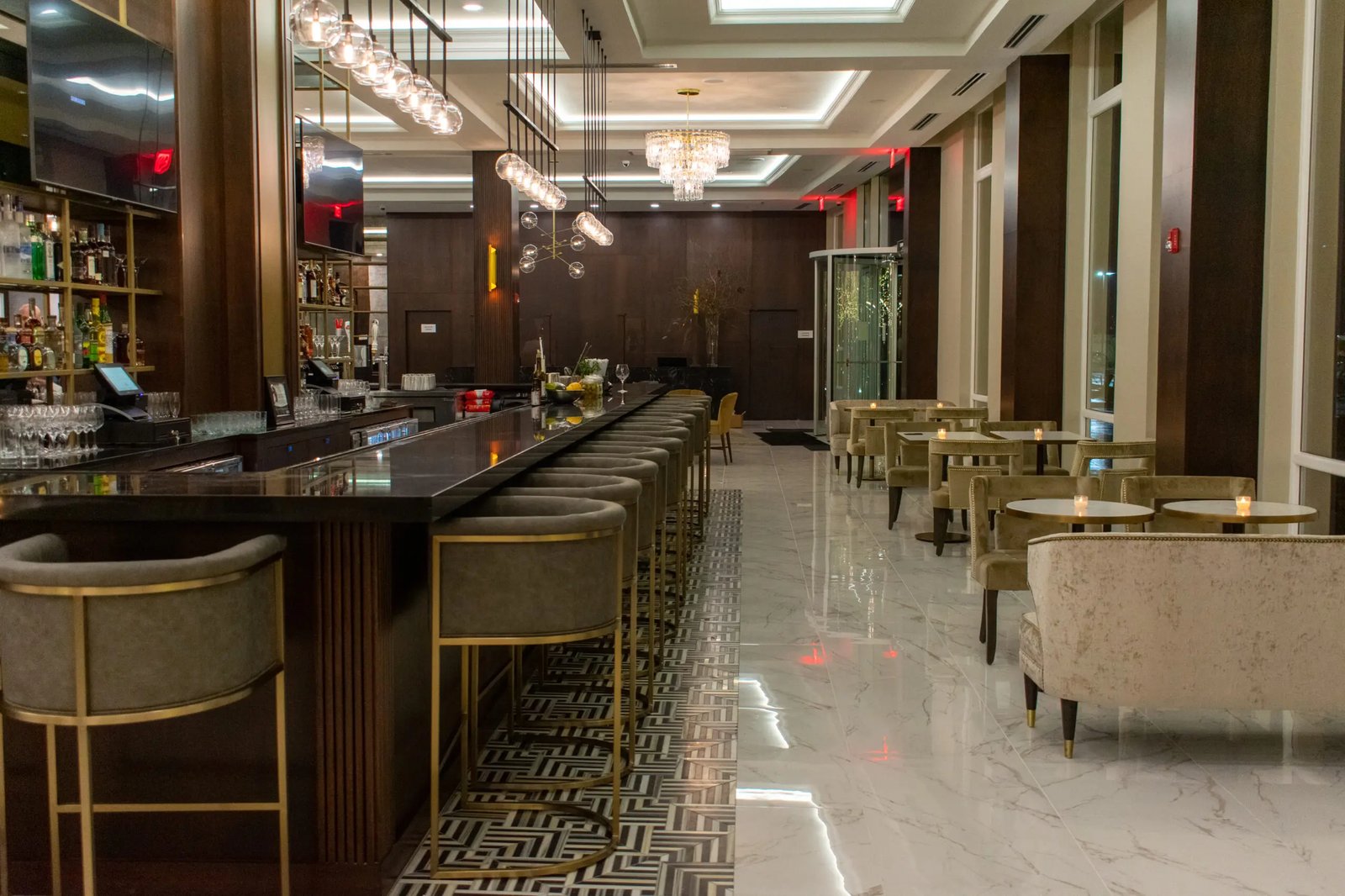 Chateau Grande Hotel, c'est la vie bar and lounge