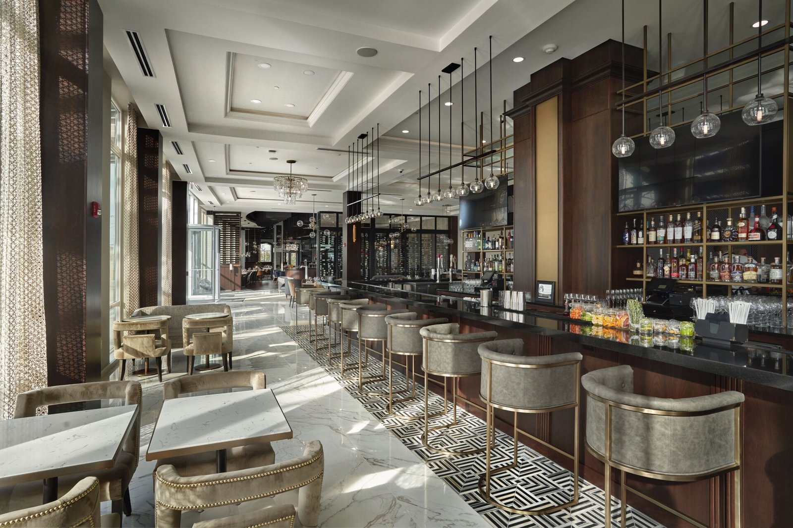 Chateau Grande Hotel, c'est la vie bar and lounge