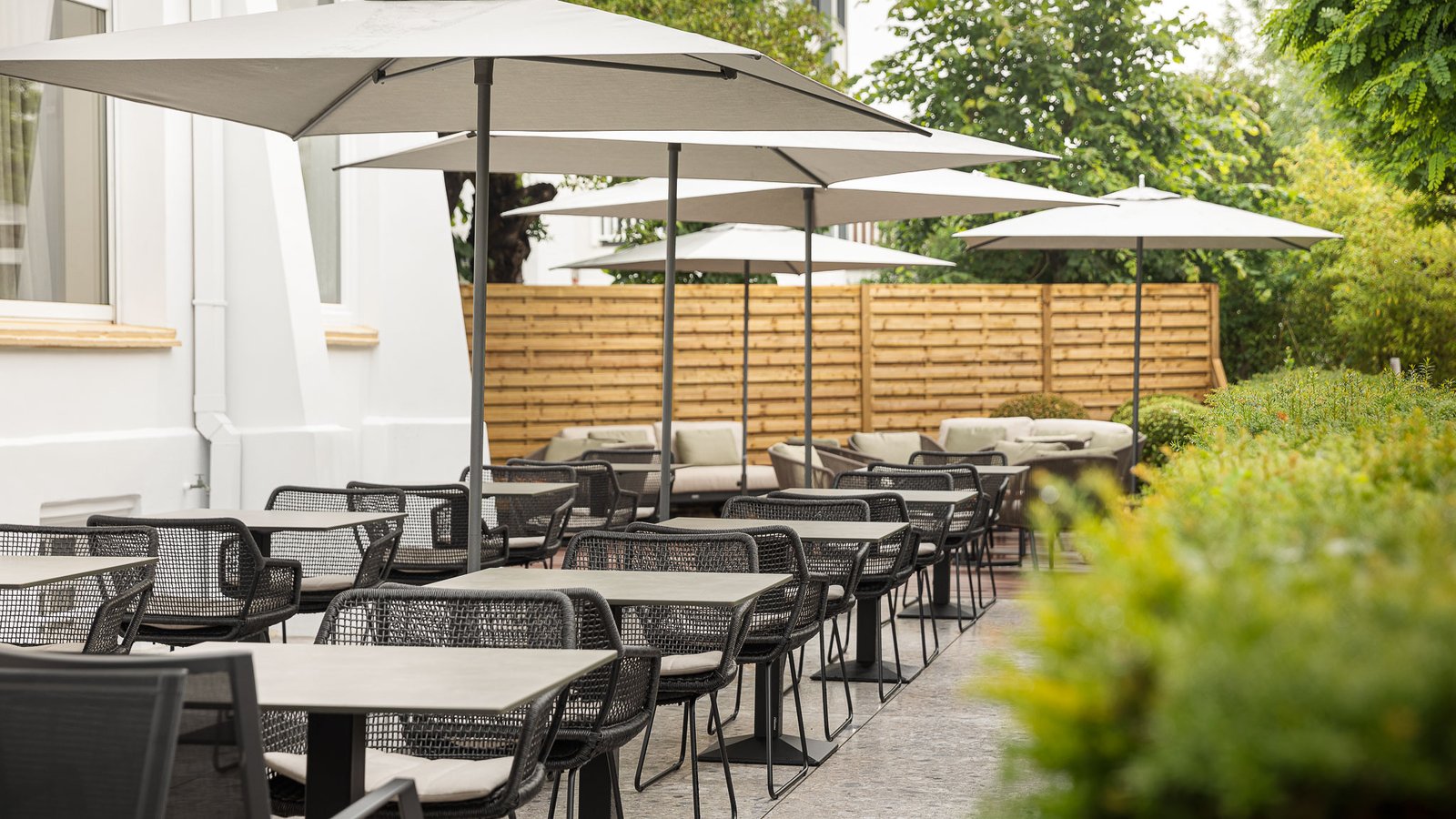 Hotel Britannia, breakfast room & sunny terrace