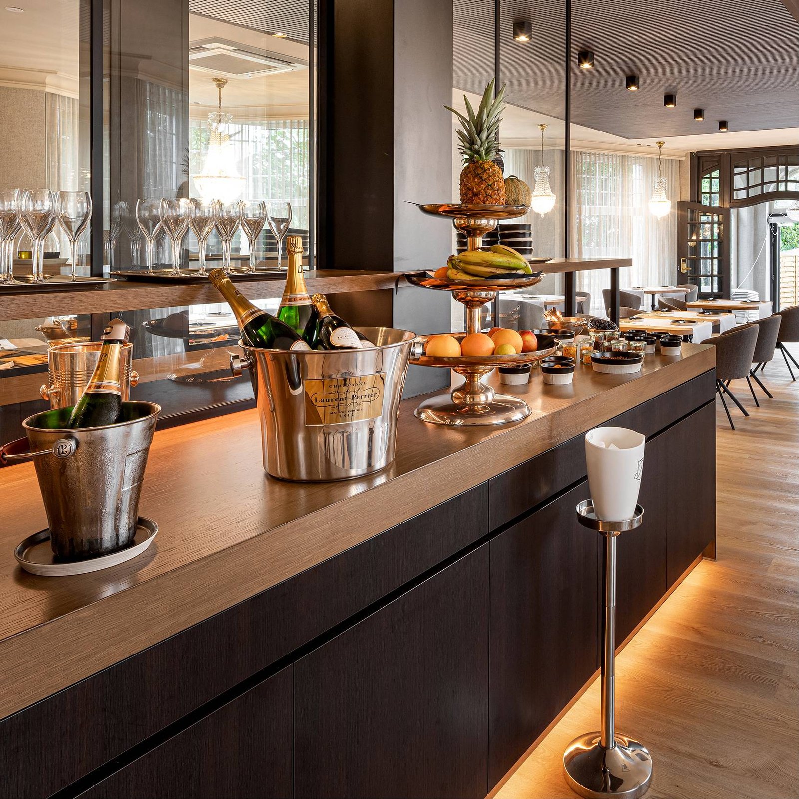 Hotel Britannia, breakfast room & sunny terrace