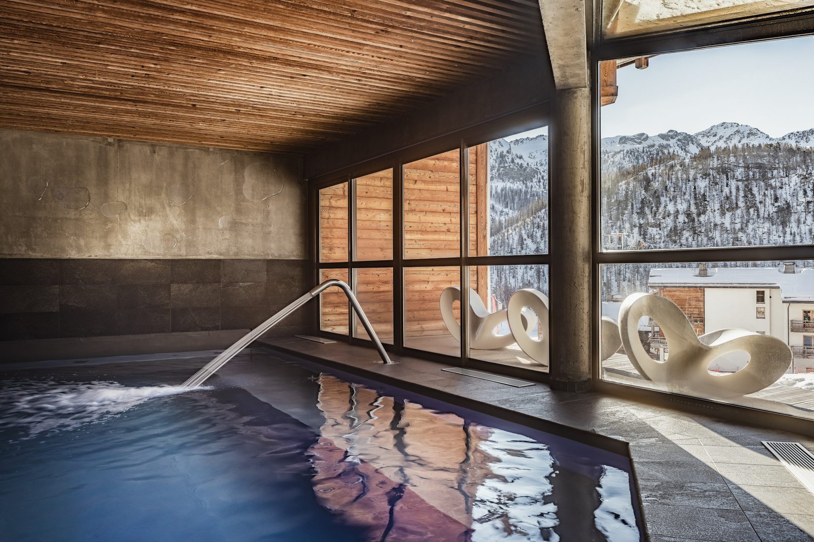 Anova Hotel & Spa, the pool