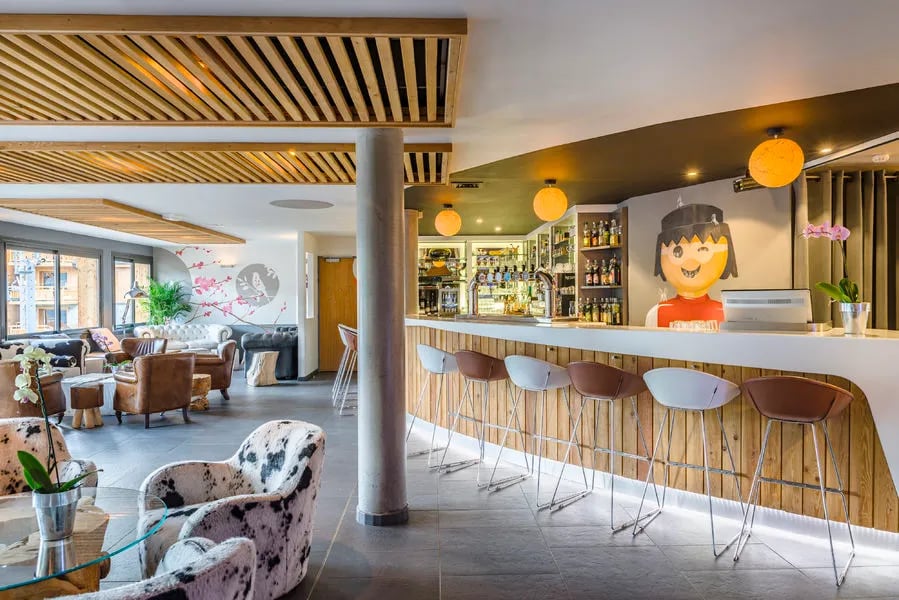 Anova Hotel & Spa, at the table