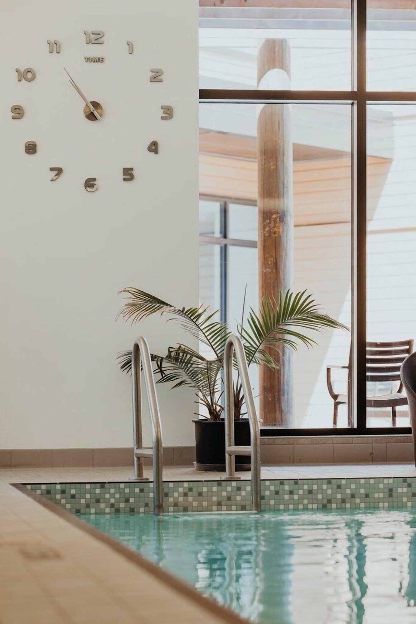 Hôtel-Musée Premières Nations, the pool