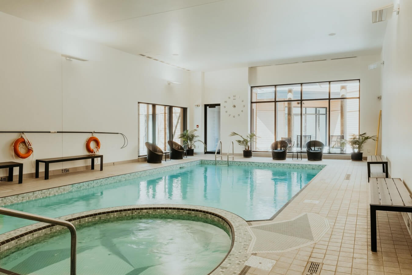 Hôtel-Musée Premières Nations, the pool