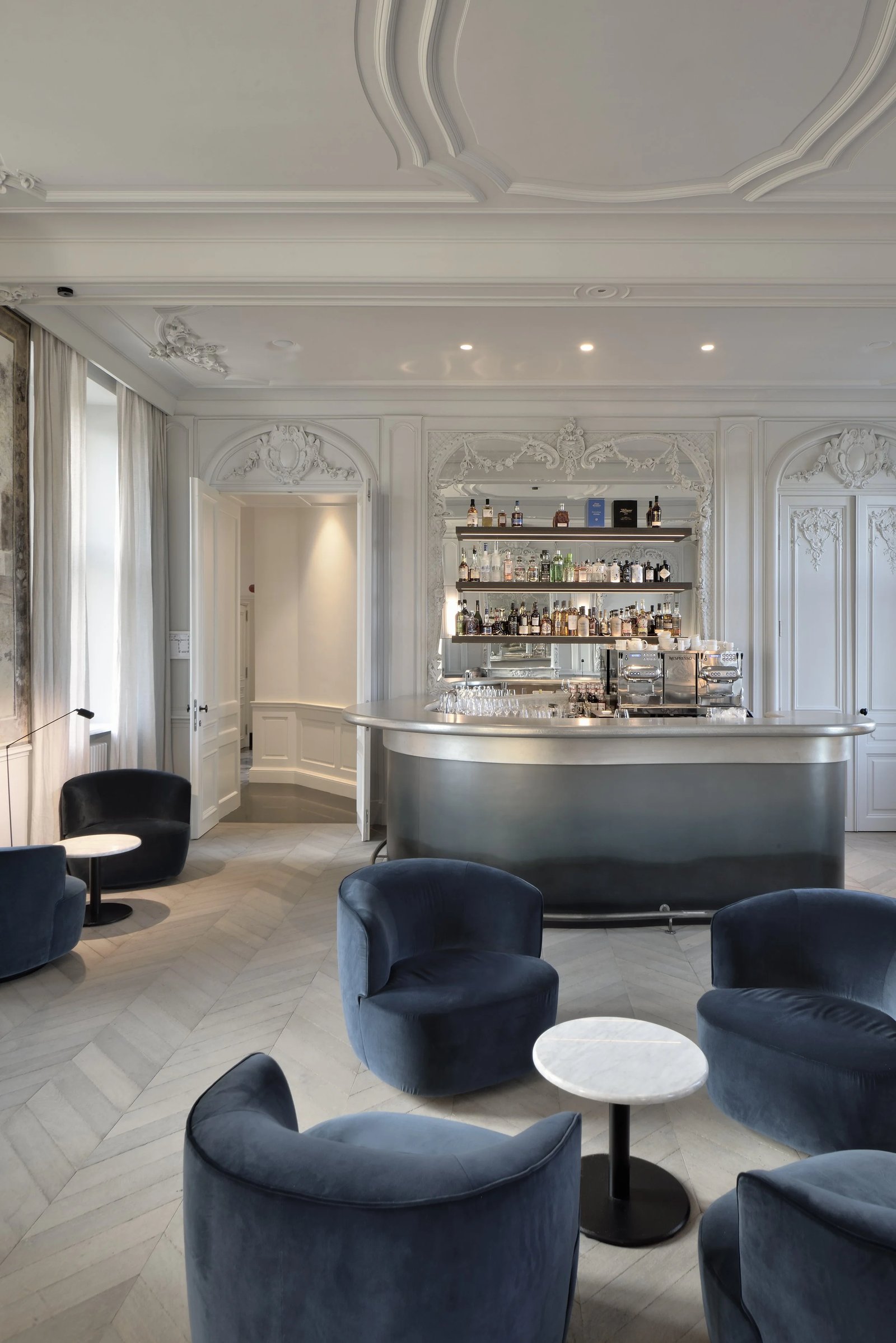Château de Mirwart, salon bleu bar and lounge