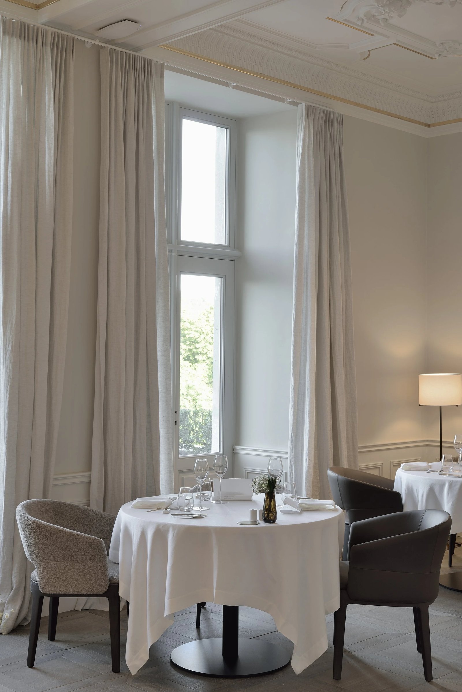 Château de Mirwart, at the table