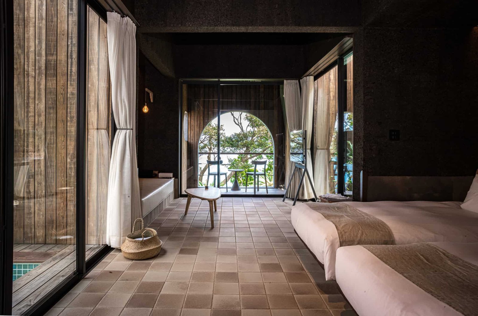 Miru Amami, rooms