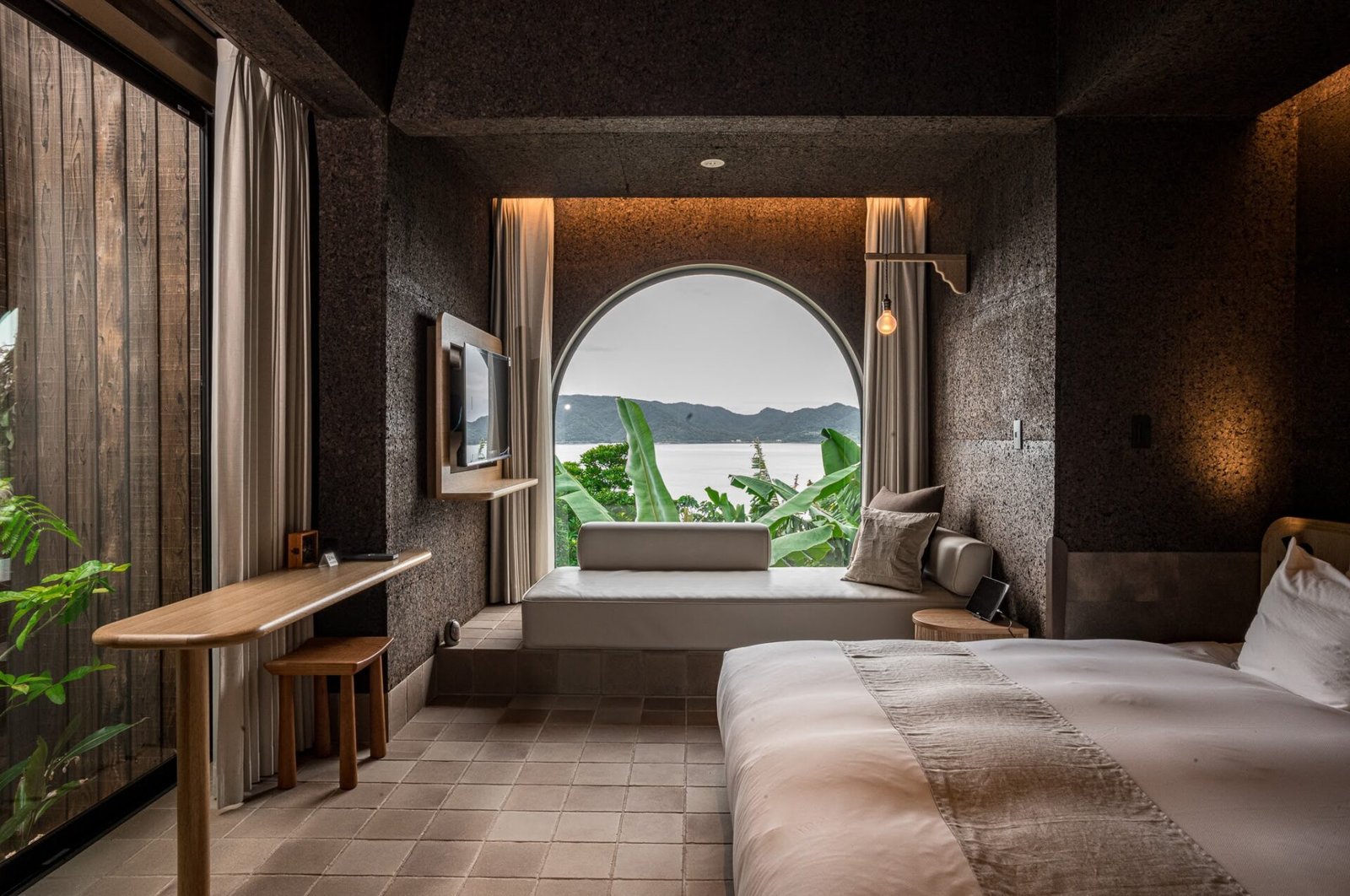 Miru Amami, rooms