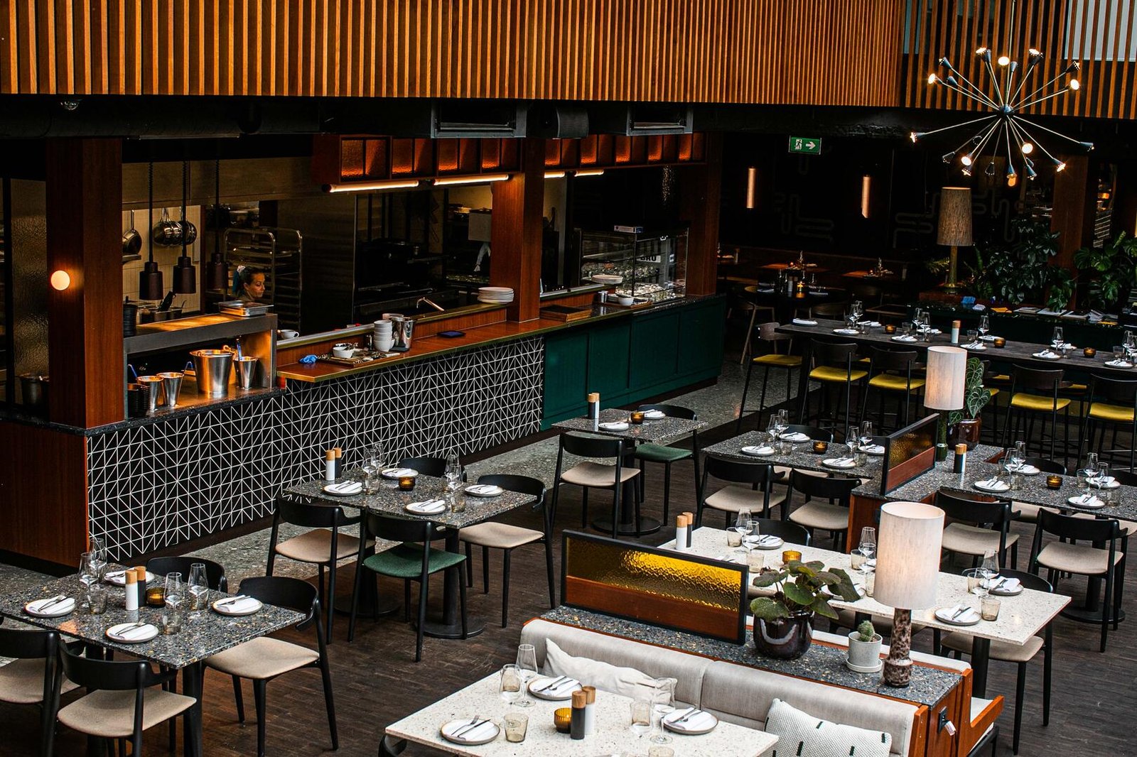Yalo Hotel, yalo restaurant