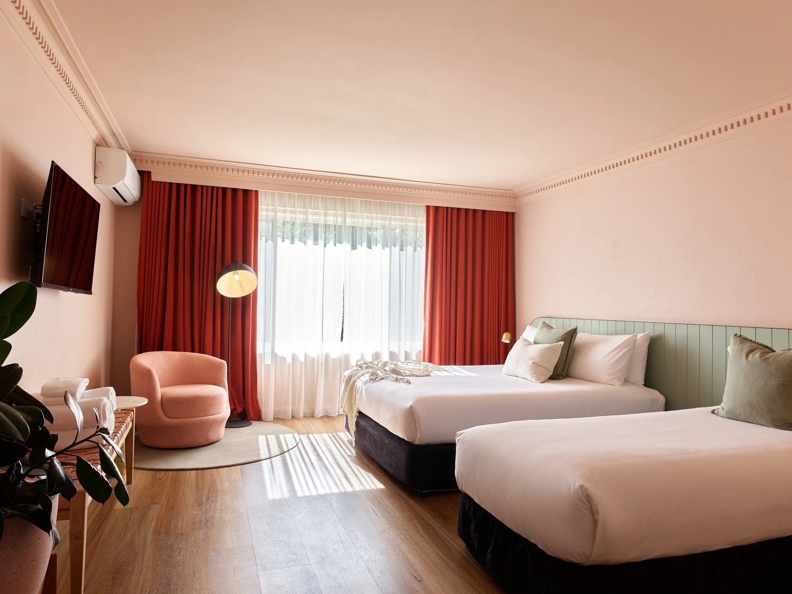 Kyah, rooms