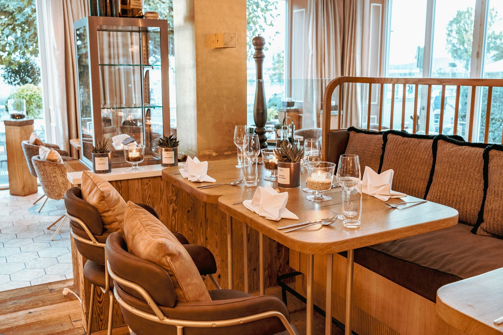 YachtHotel Helvetia, at the table