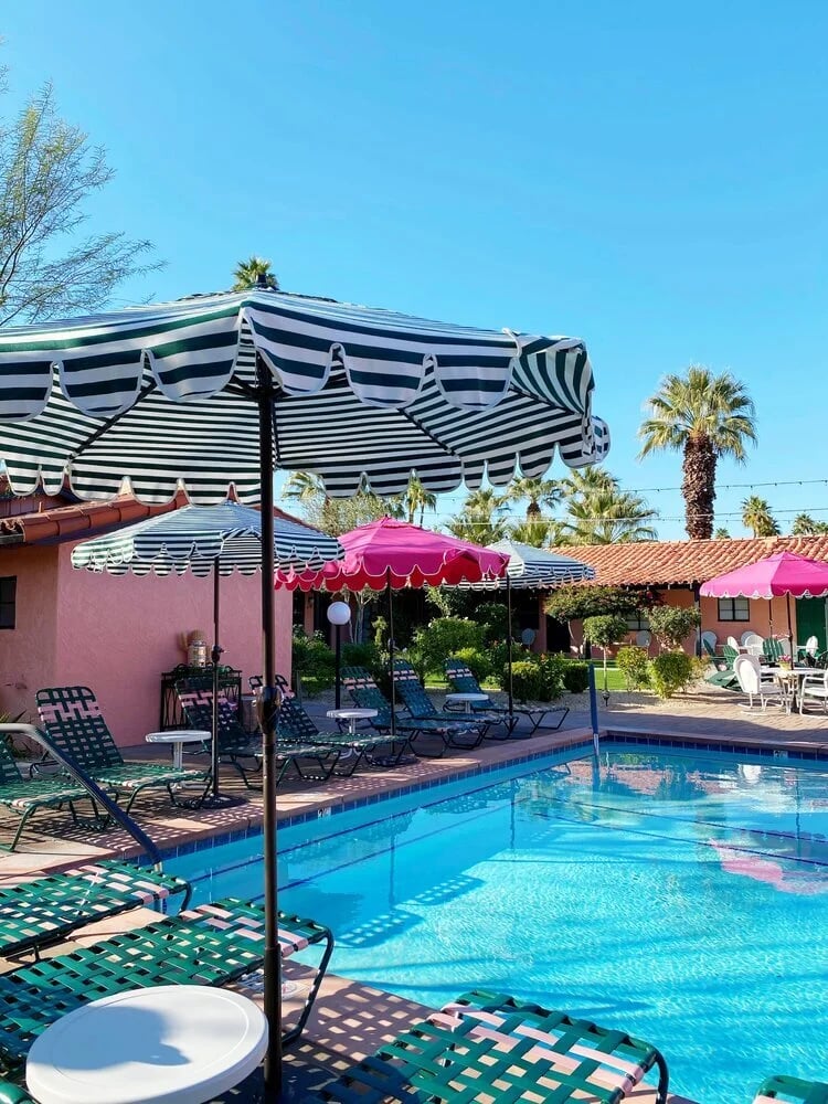 Les Cactus, the pool