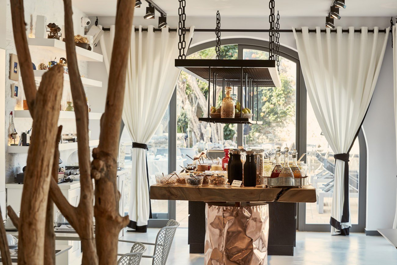 Liostasi Hotel, at the table
