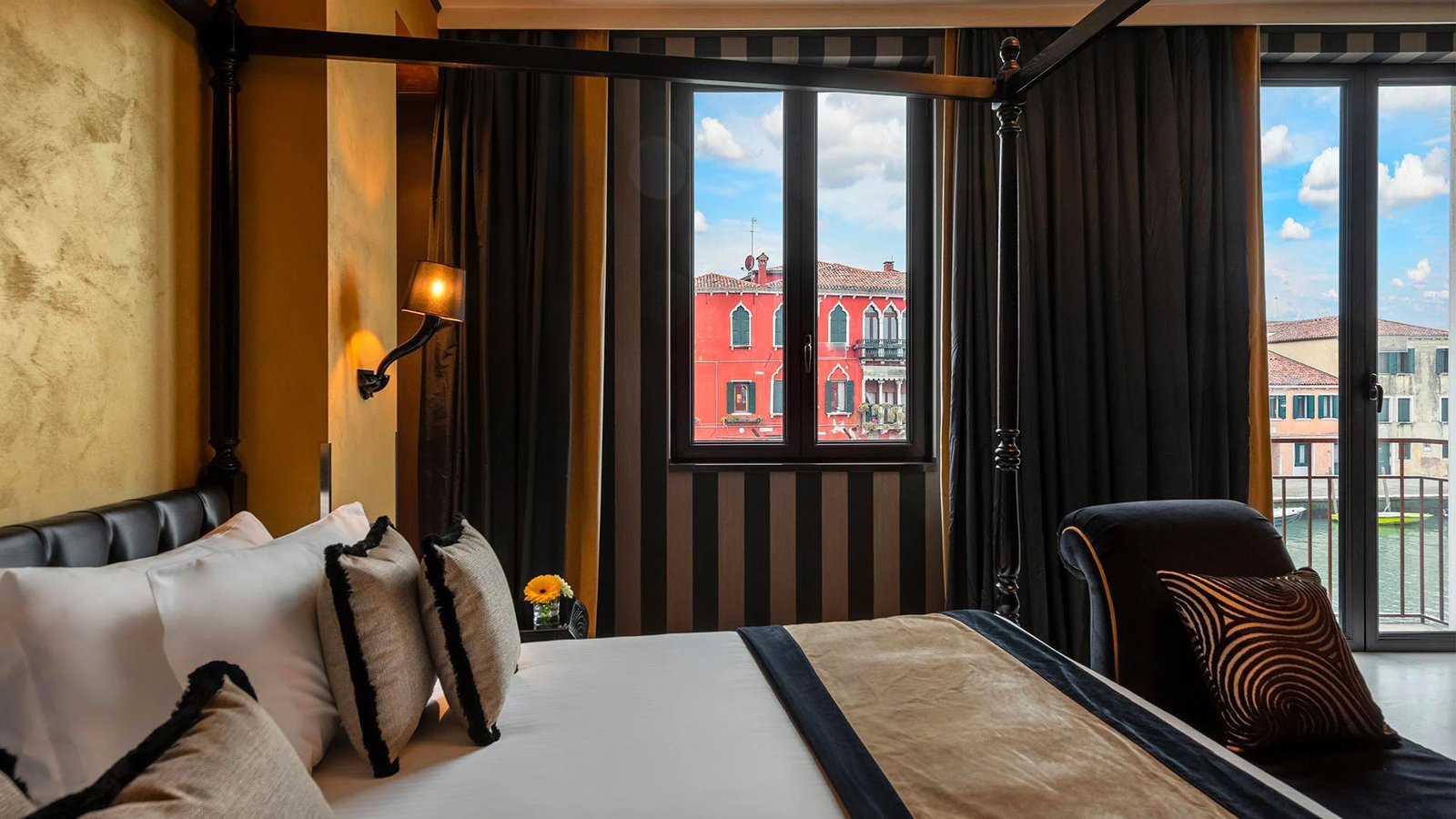 Carnival Palace, rooms