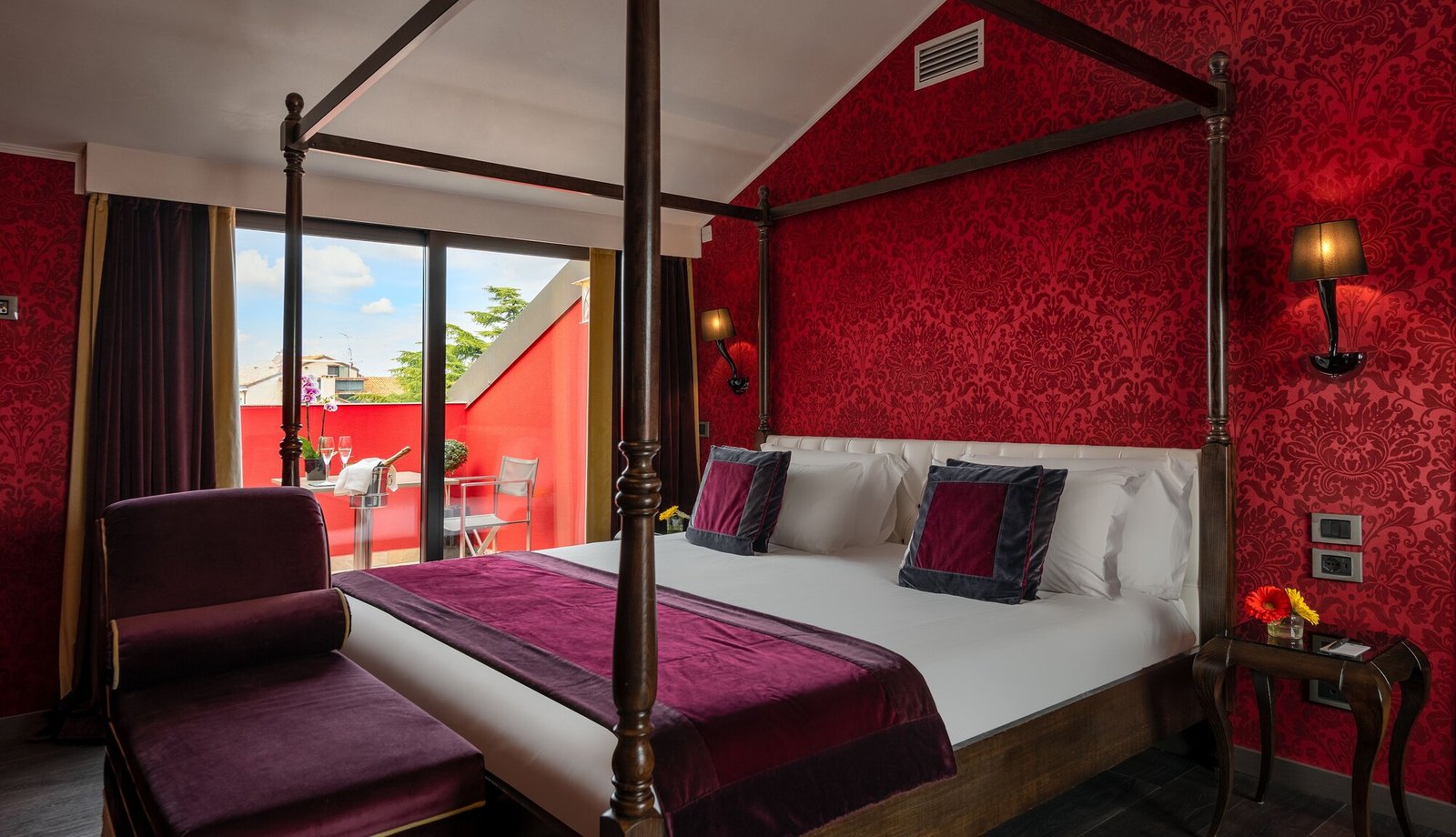 Carnival Palace, rooms