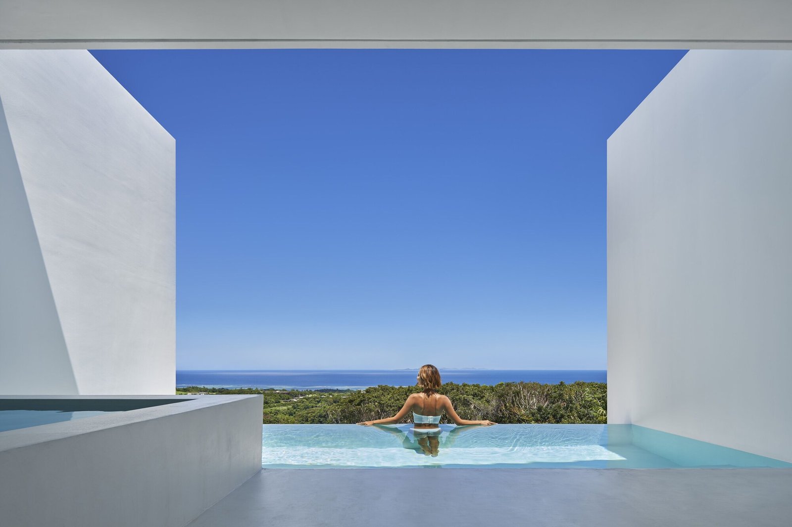 ALMIS NAKIJIN, the pool