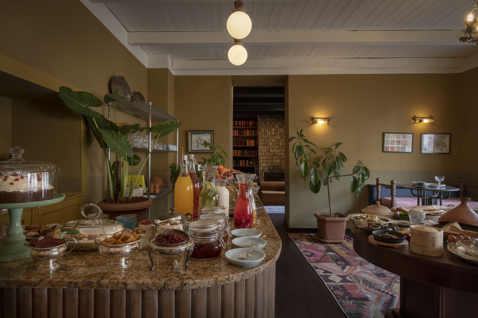 Communal Hotel Telavi, at the table