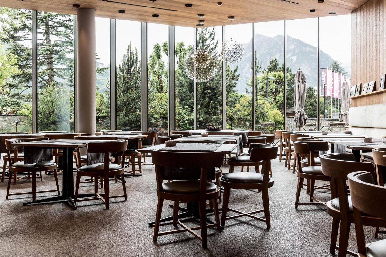 Eden Hotel, at the table