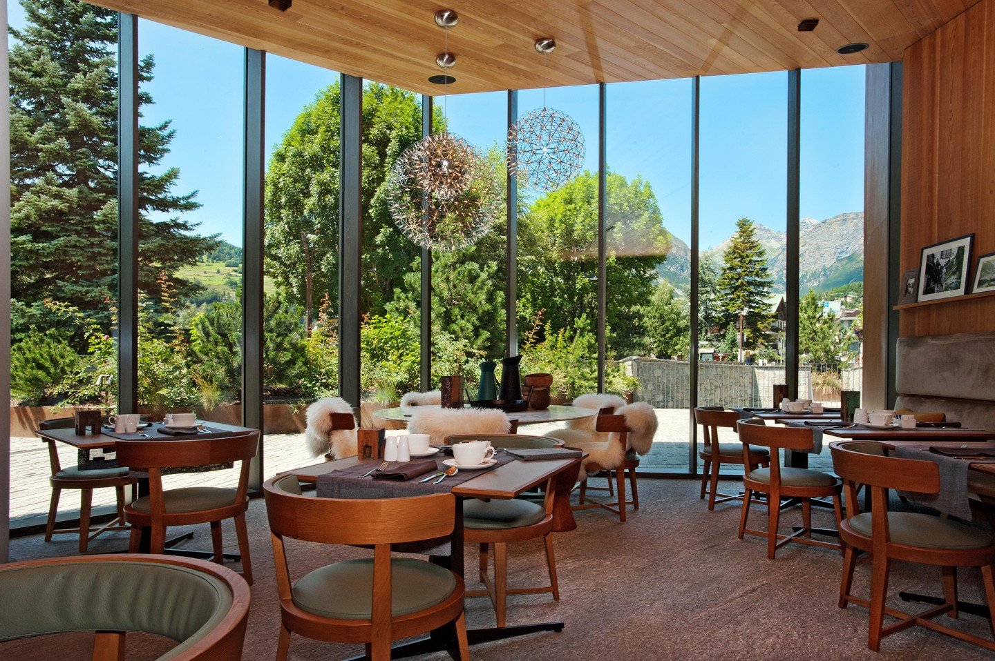 Eden Hotel, at the table