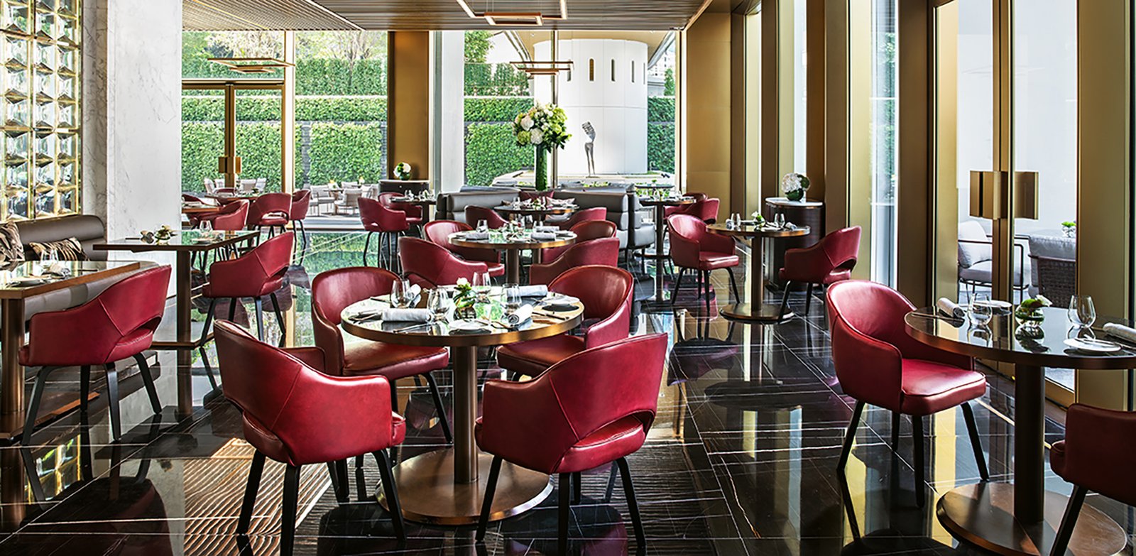 The Murray, Hong Kong, at the table