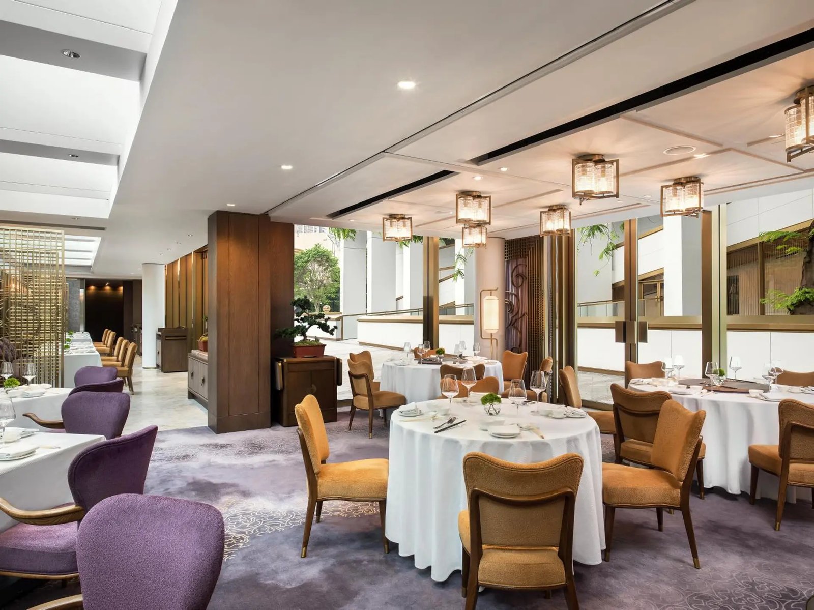The Murray, Hong Kong, at the table