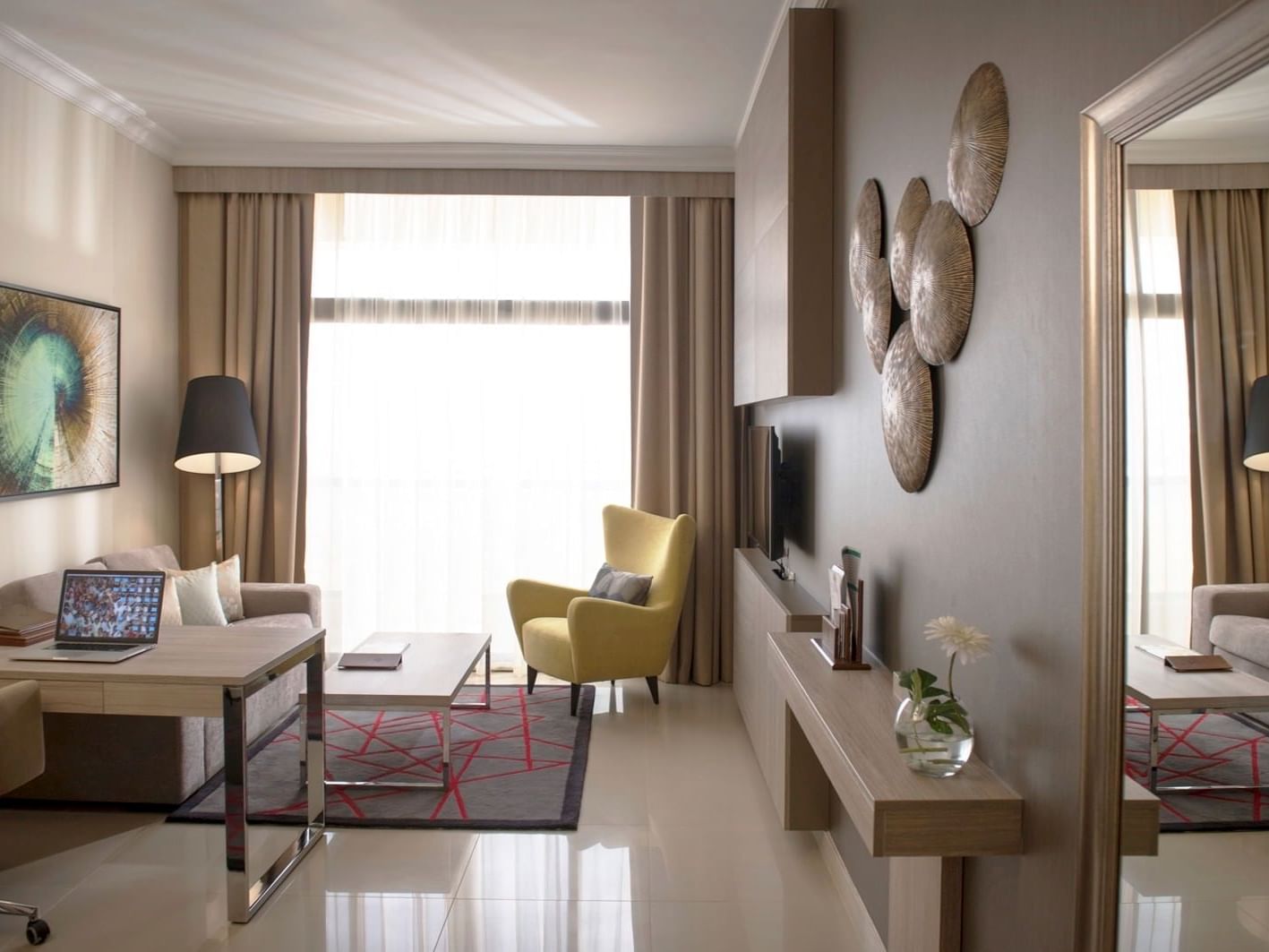 Two Seasons Hotel & Apartments — vibe