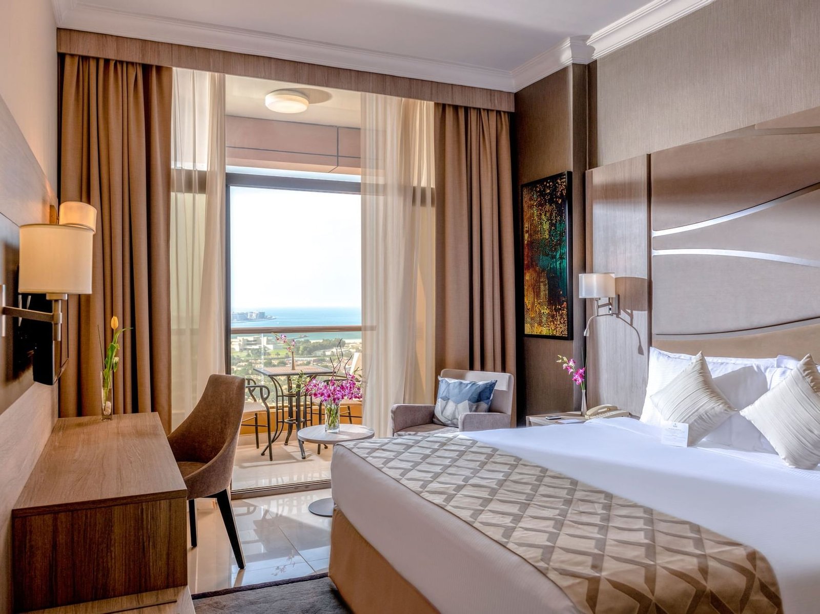 Two Seasons Hotel & Apartments — vibe