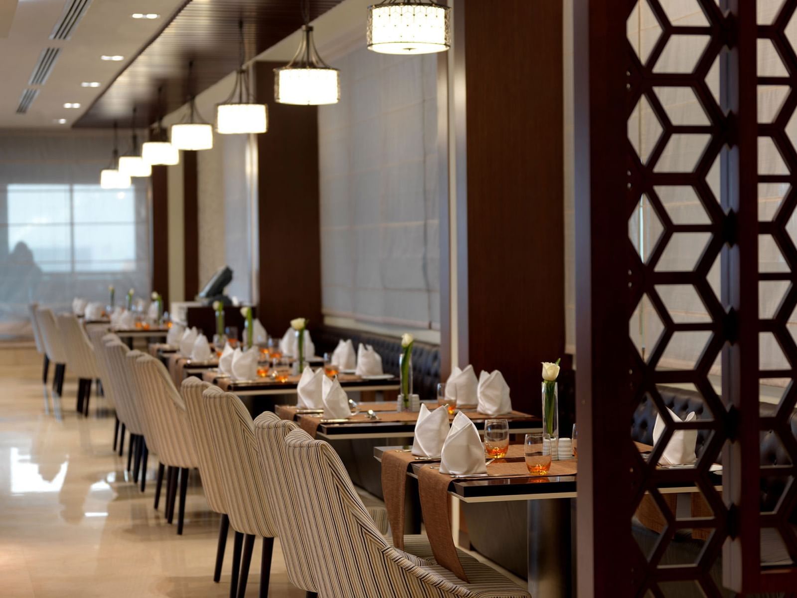 Two Seasons Hotel & Apartments, la terrasse restaurant
