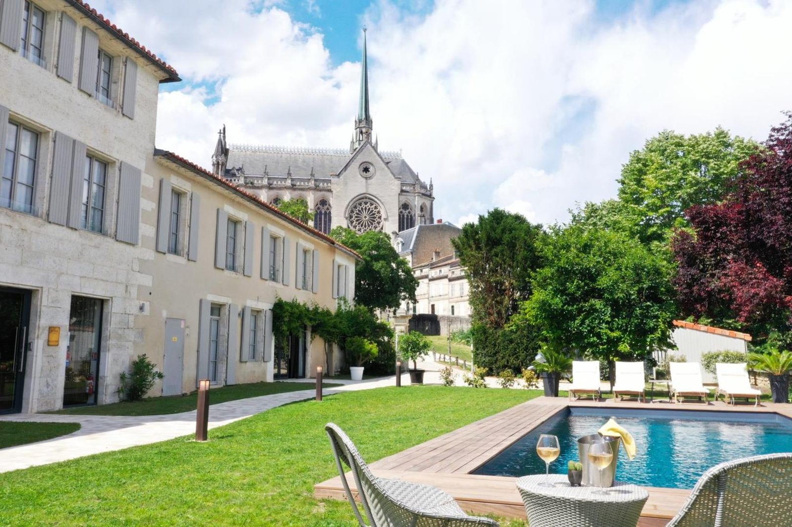 Hôtel Saint Gelais, the pool