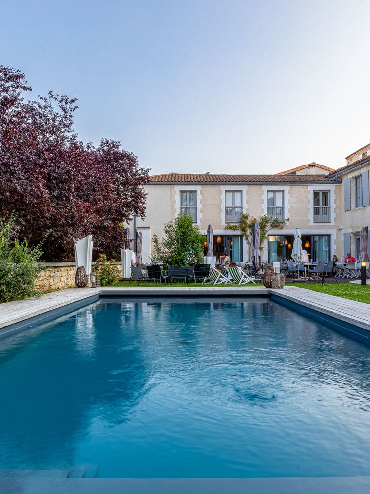 Hôtel Saint Gelais, the pool