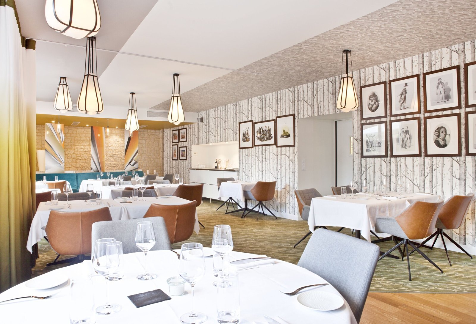 Hôtel Saint Gelais, at the table