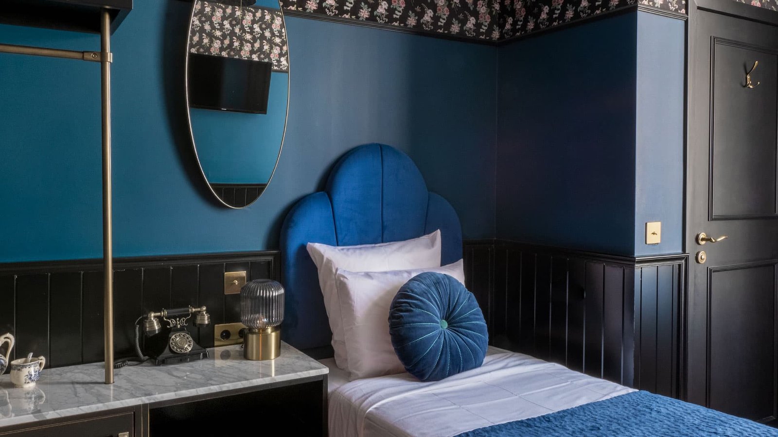 Craves, rooms