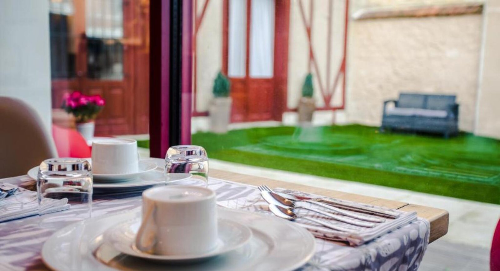 Au Charme Rabelaisien Amboise, at the table