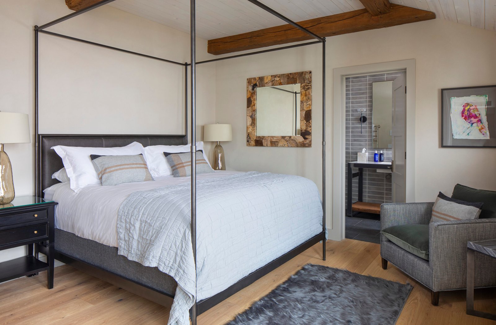 Vaquera House, rooms