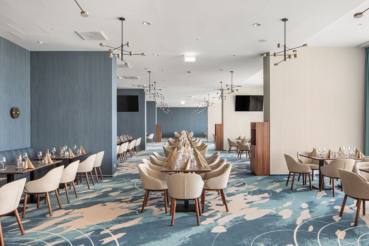 Sirius Hotel, at the table