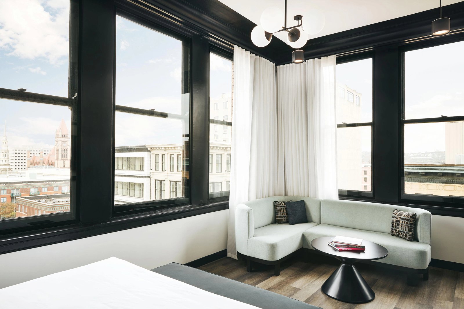 Kinley Cincinnati Downtown, a Tribute Portfolio Hotel