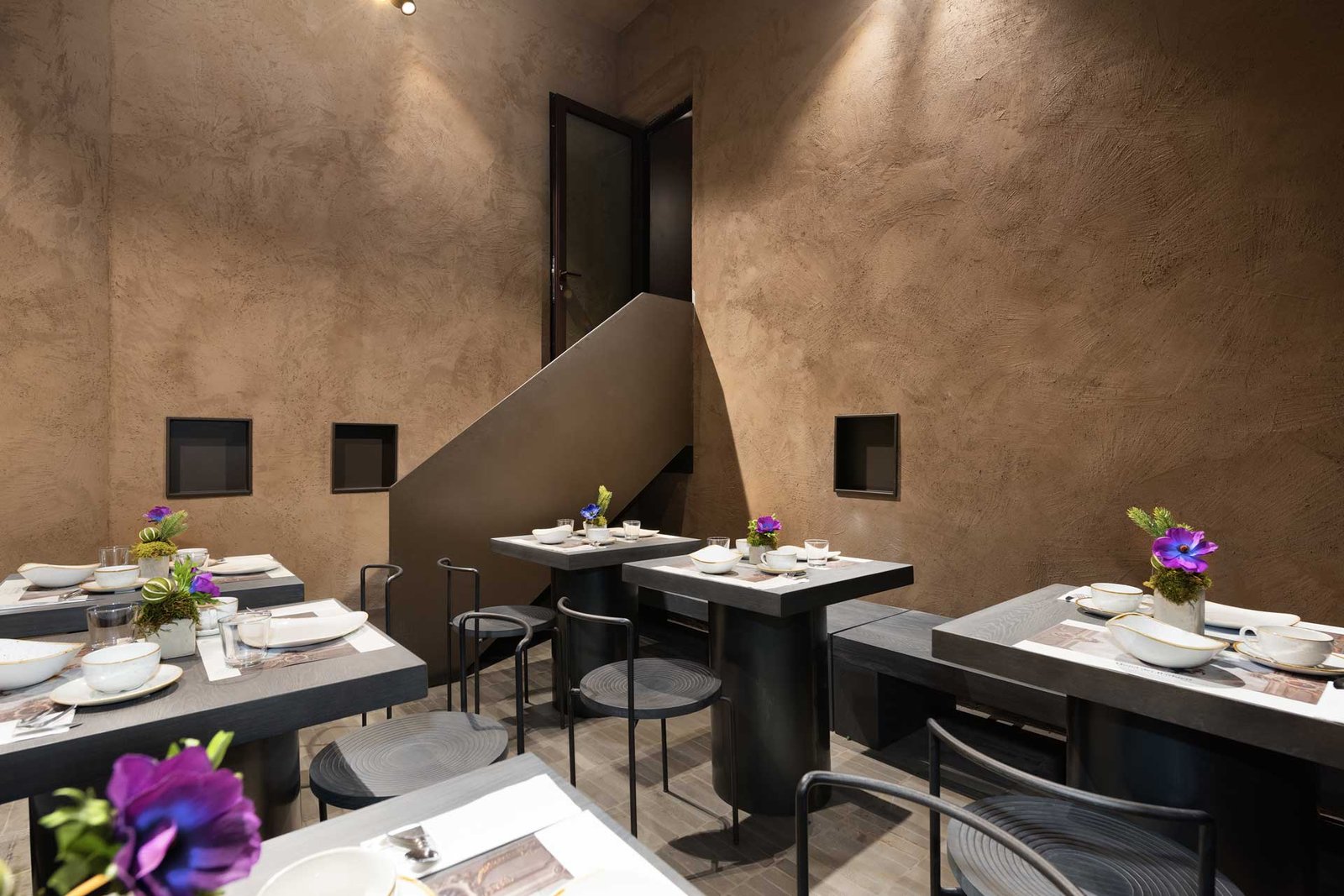 Hotel dei Barbieri, at the table