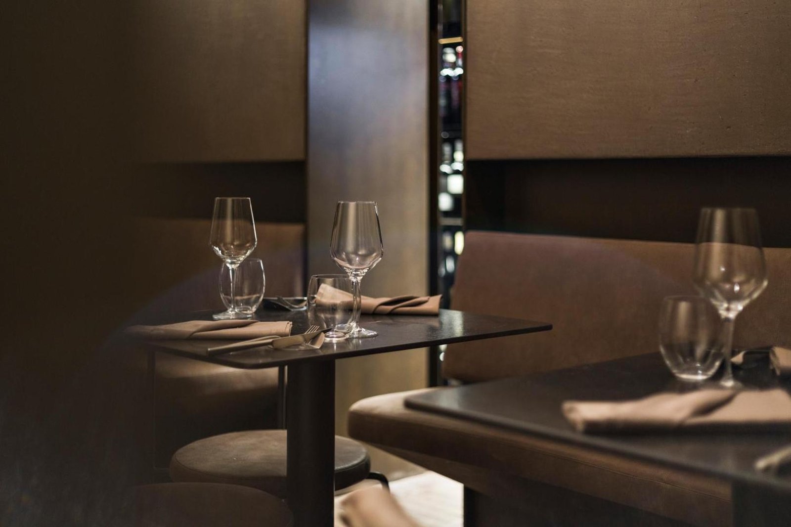 Hotel dei Barbieri, at the table
