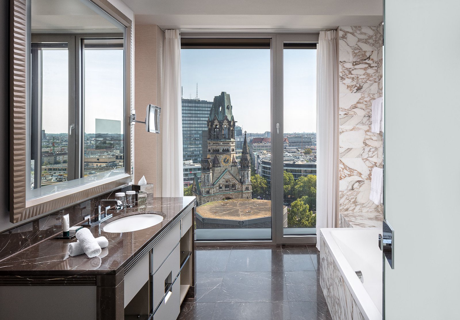 Waldorf Astoria Berlin — rooms
