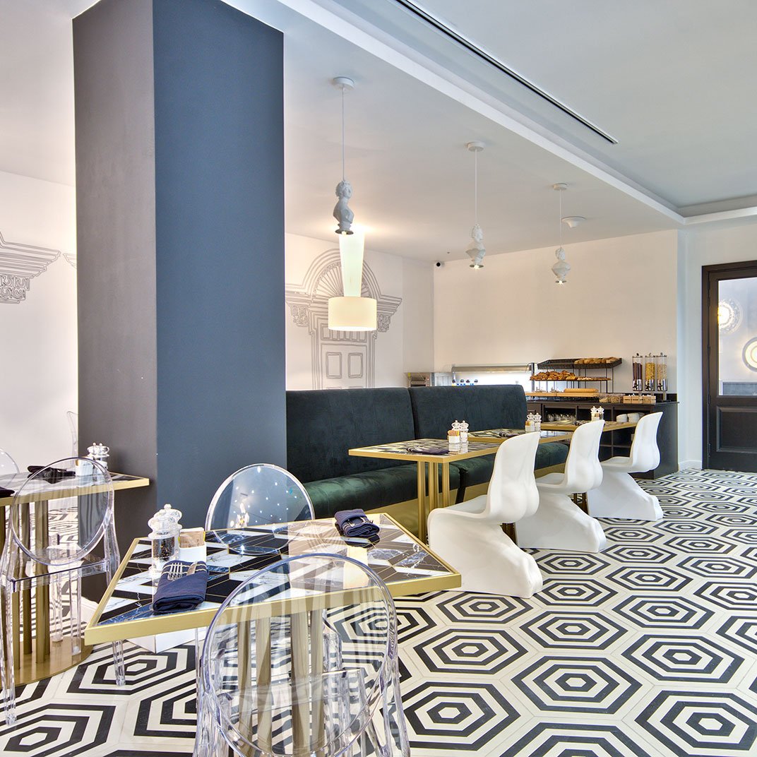 HOLM Boutique & Spa, at the table