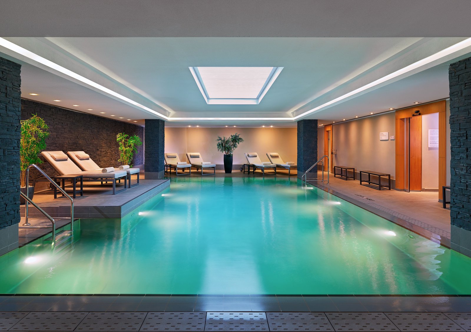 Le Méridien Hamburg, the pool