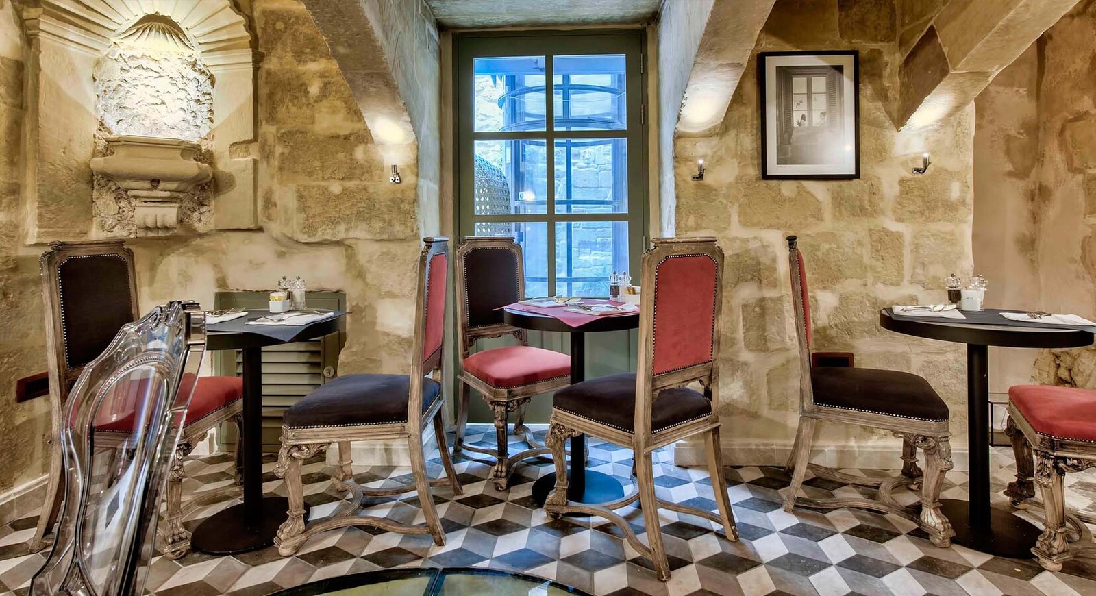 Palazzo Consiglia, at the table