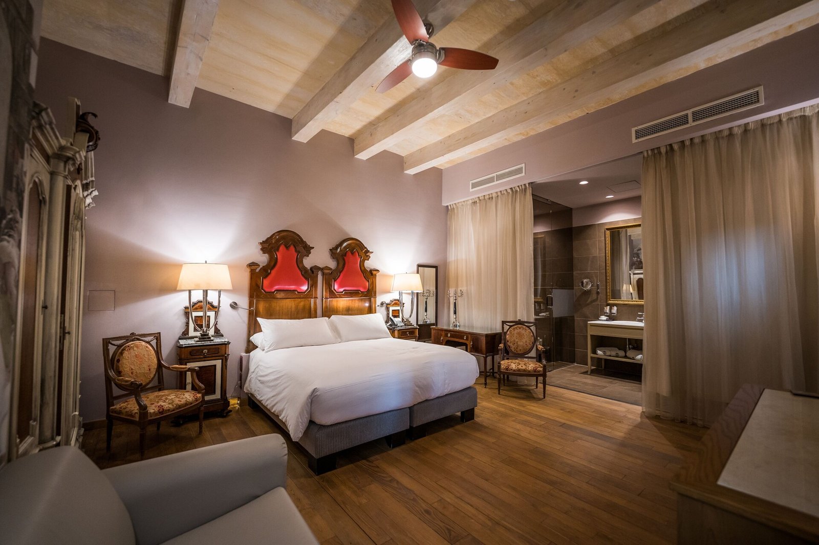Palazzo Consiglia, rooms