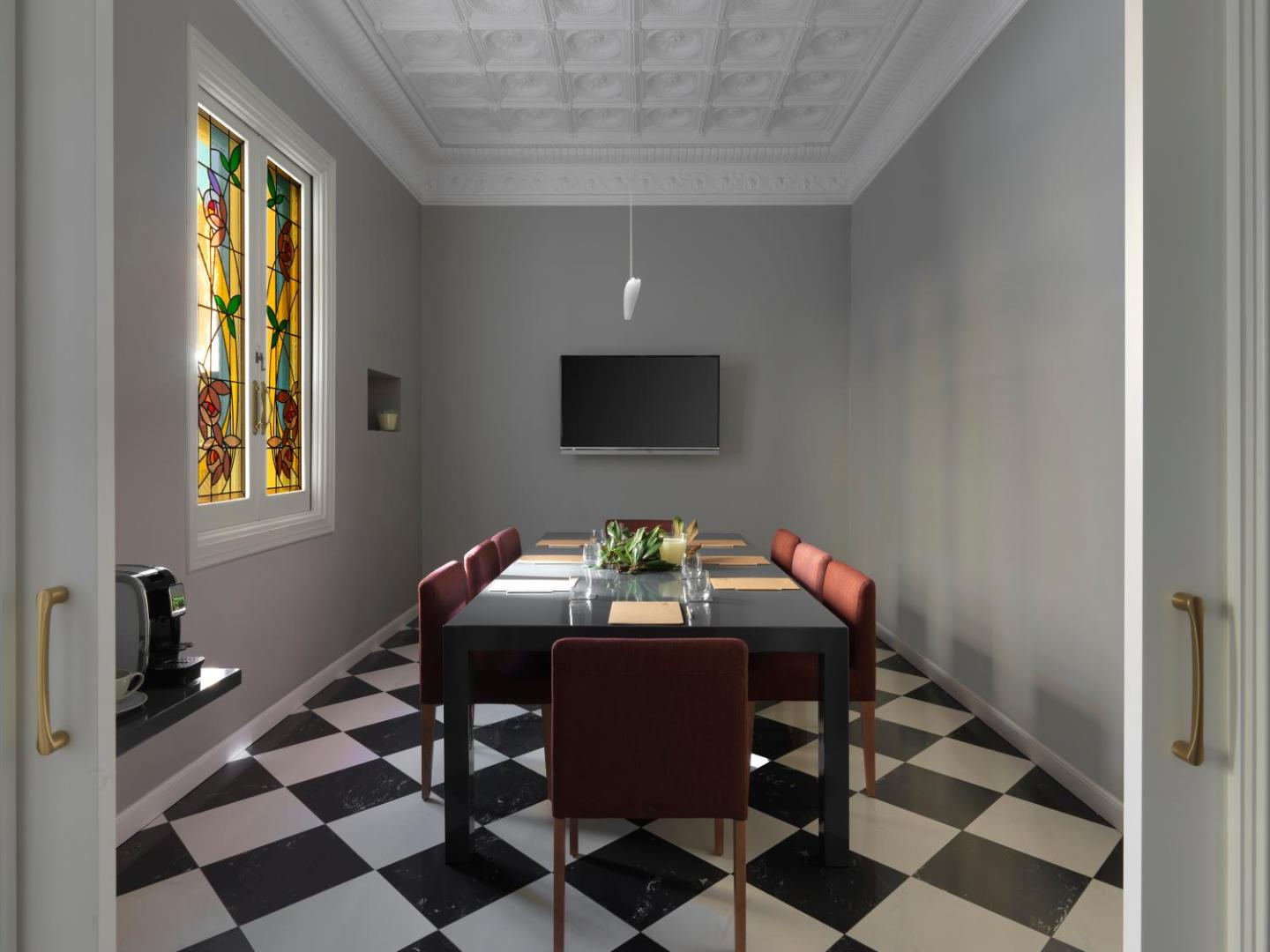 Casa Vincke, at the table